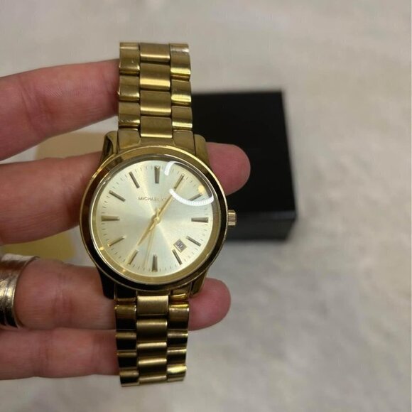 Michael KORS woman’s watch. Gold. Extra links included. Battery needs to be repl - Picture 3 of 9